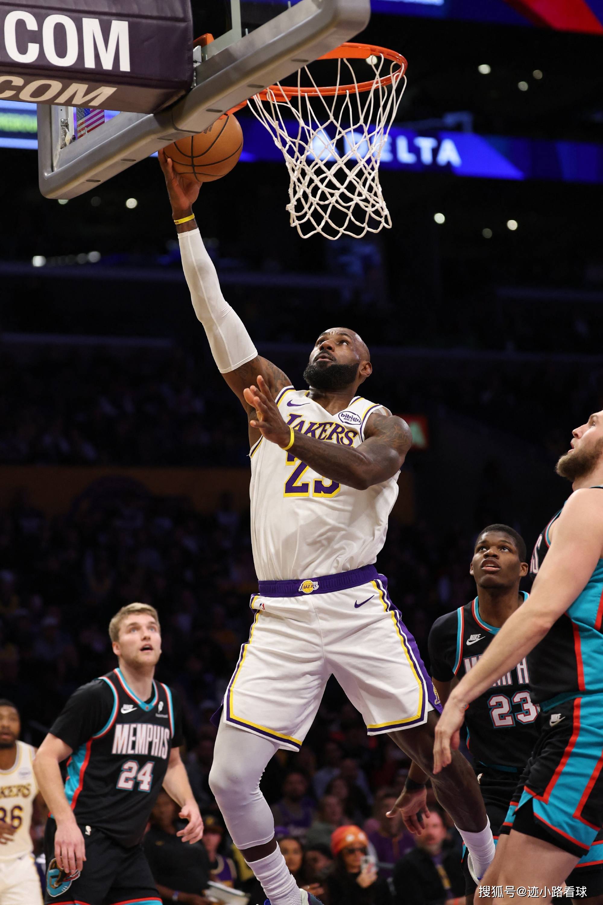 穆古鲁扎在湖人比赛中逆转风云突变孟菲斯灰熊今夜造点机会，风云突变马赛今夜迎来里程碑瞬间刷屏